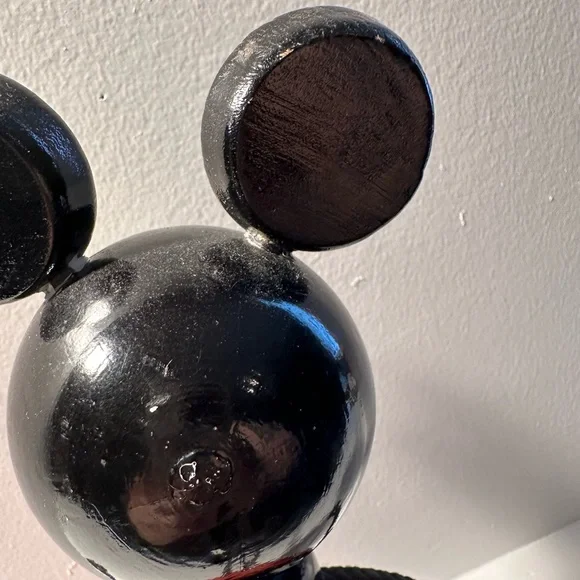 Precious and absolutely iconic, Classic Mickey wooden piggy bank - Picture 7 of 7